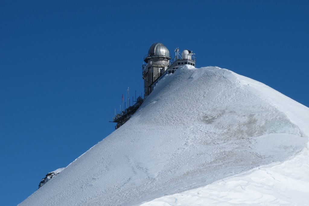 This image has an empty alt attribute; its file name is wisata-jungfraujoch-1024x683.jpg