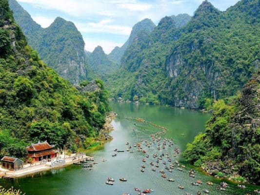 Trang An boat tour Ninh Binh Vietnam